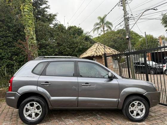 HYUNDAI TUCSON 2.0 MPFI GLS 16V 143CV 2WD FLEX 4P AUTOMÁTICO HYUNDAI TUCSON 2.0 MPFI GLS 16V 143CV 2WD FLEX 4P AUTOMÁTICO